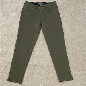 Wit & Wisdom Ab’solution olive green jeans size 6